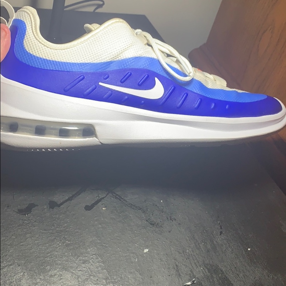 Pair of Nike Air Max Axis ~2018 - Picture 2 of 5